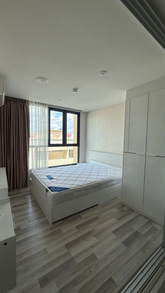 Condo for rent at The Cube Pracha Uthit. Airy and comfortable atmosphere with cool breezes and excellent ventilation. Pool-facing view. Book now!