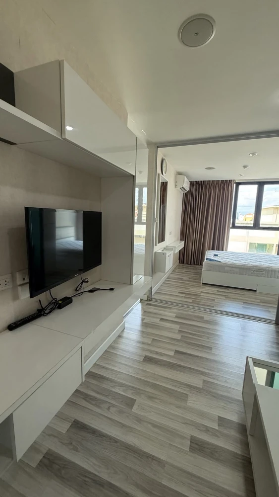 Condo for rent at The Cube Pracha Uthit. Airy and comfortable atmosphere with cool breezes and excellent ventilation. Pool-facing view. Book now!
