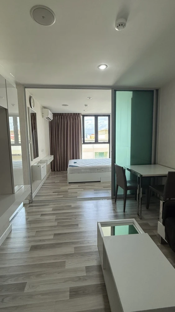 Condo for rent at The Cube Pracha Uthit. Airy and comfortable atmosphere with cool breezes and excellent ventilation. Pool-facing view. Book now!