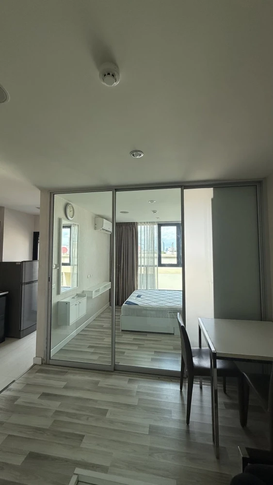Condo for rent at The Cube Pracha Uthit. Airy and comfortable atmosphere with cool breezes and excellent ventilation. Pool-facing view. Book now!