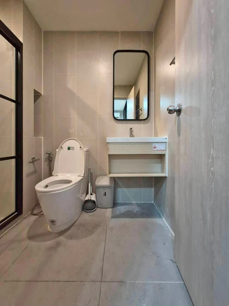 Condo for rent at Metris Rama 9 - Ramkhamhaeng. Ready to move in, fully furnished, great price. Book now!