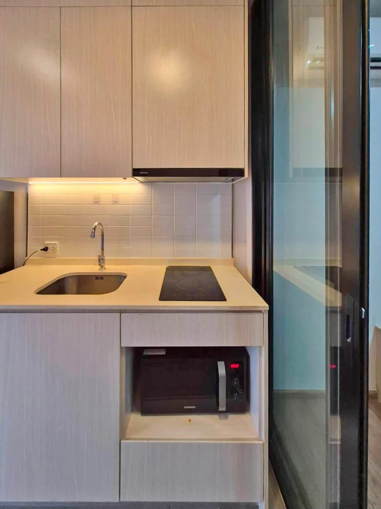 Condo for rent at Metris Rama 9 - Ramkhamhaeng. Ready to move in, fully furnished, great price. Book now!