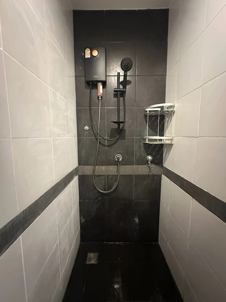 Condo for Rent: A Space Asoke-Ratchada | Spacious Room with Full Furniture and Appliances