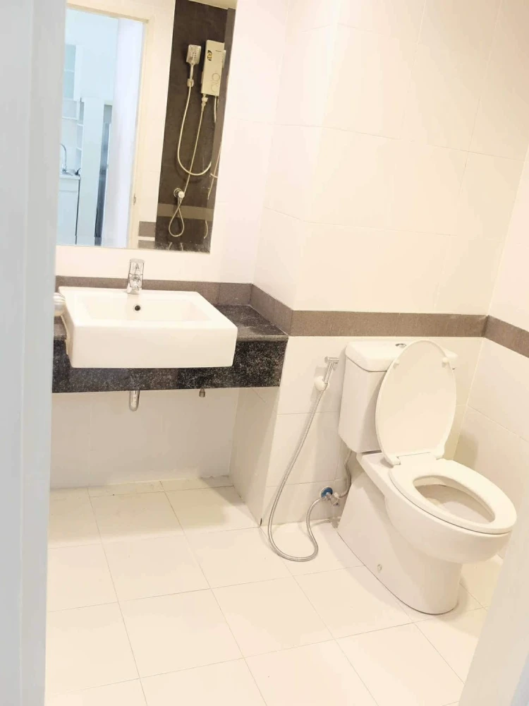 Condo for rent, A Space Asoke-Ratchada, ready to move in, fully furnished, great price. Book now before it's too late!