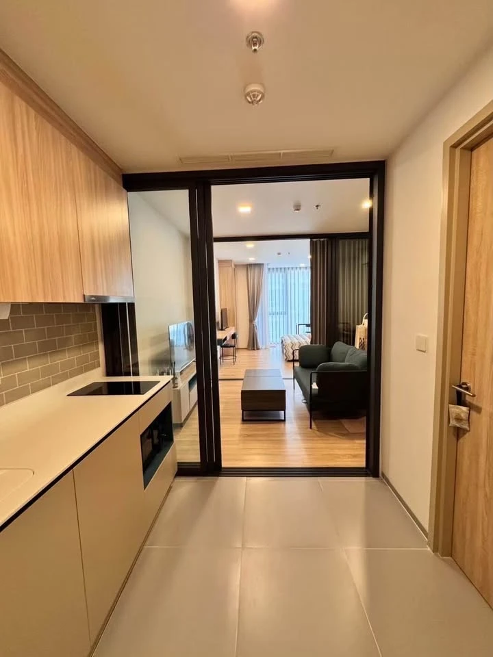 Condo for rent, XT Phaya Thai. Spacious room with ample living space and complete amenities. Don't miss out!