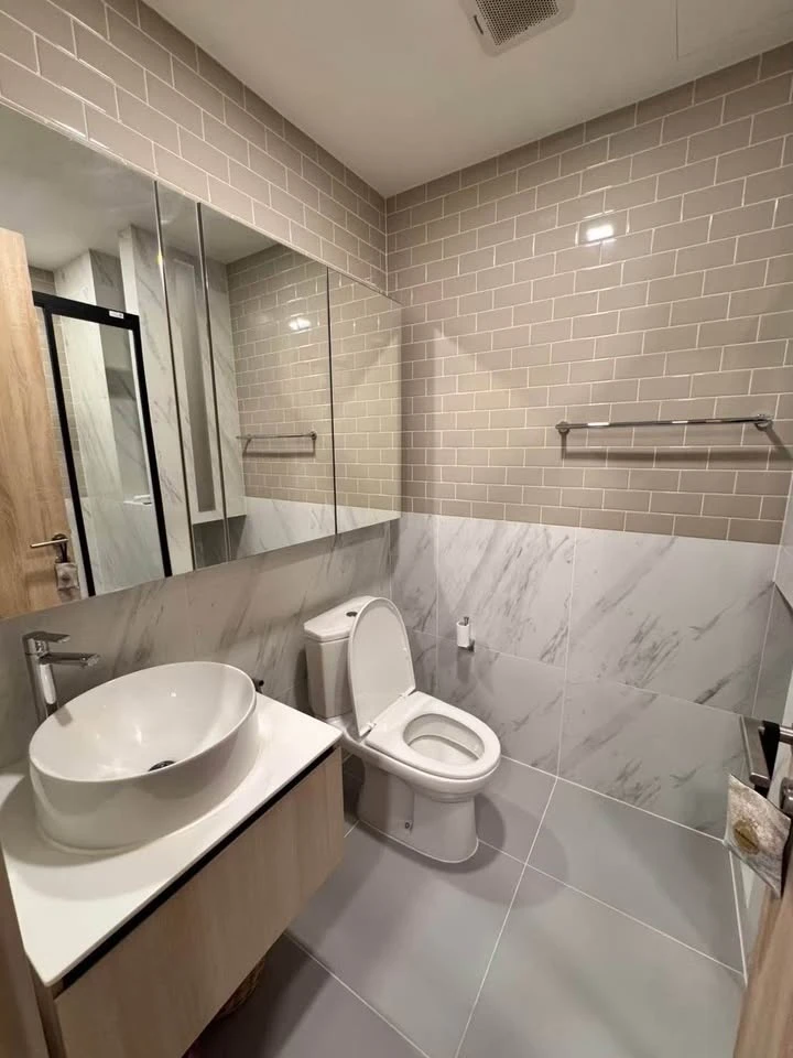 Condo for rent, XT Phaya Thai. Spacious room with ample living space and complete amenities. Don't miss out!