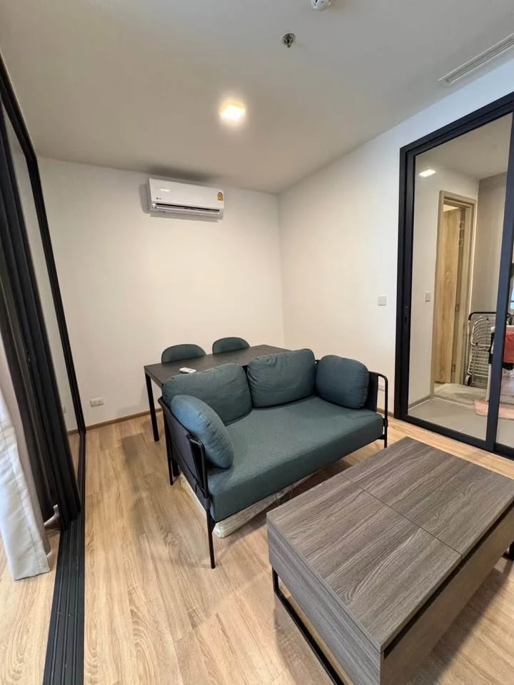 Condo for rent, XT Phaya Thai. Spacious room with ample living space and complete amenities. Don't miss out!