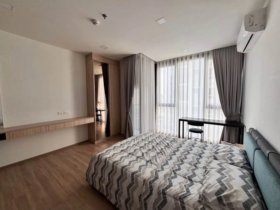 Condo for rent, XT Phaya Thai. Spacious room with ample living space and complete amenities. Don't miss out!