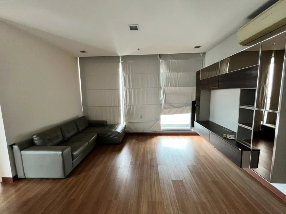 Condo for rent: Vantage Ratchavipa, corner room with privacy, lots of usable space. I must say that you should not miss it.