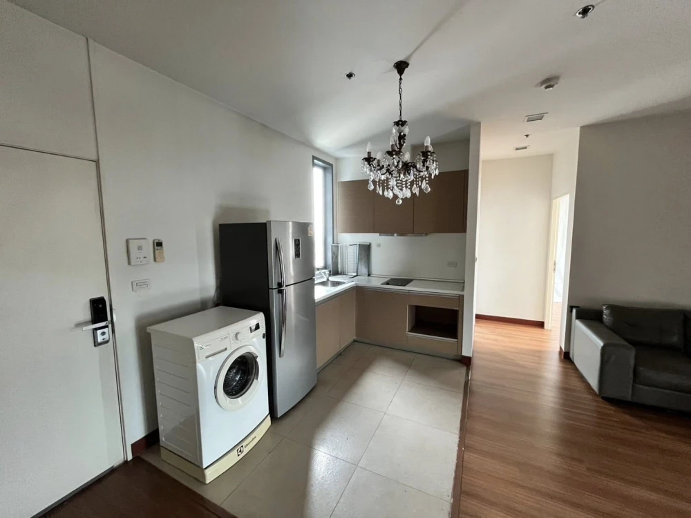 Condo for rent: Vantage Ratchavipa, corner room with privacy, lots of usable space. I must say that you should not miss it.