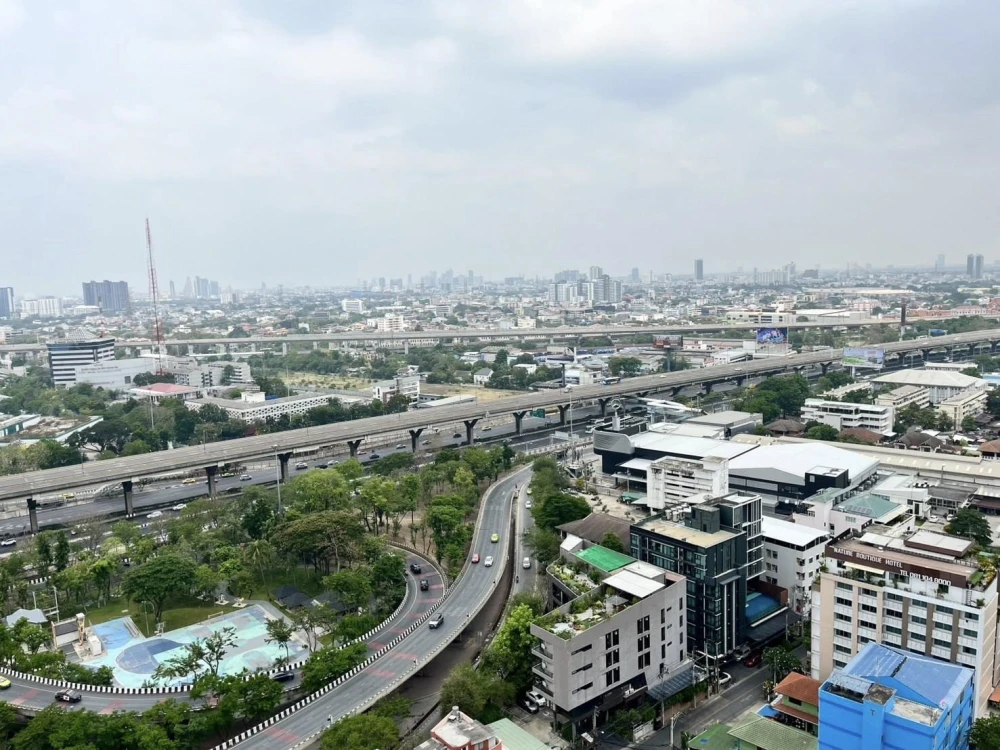 Condo for rent: Vantage Ratchavipa, corner room with privacy, lots of usable space. I must say that you should not miss it.