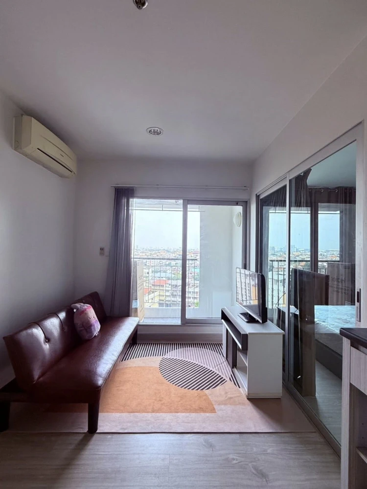 Condo for rent at Aspire Ngamwongwan. The unit is well-partitioned with separate zones, offering great value. Book now!