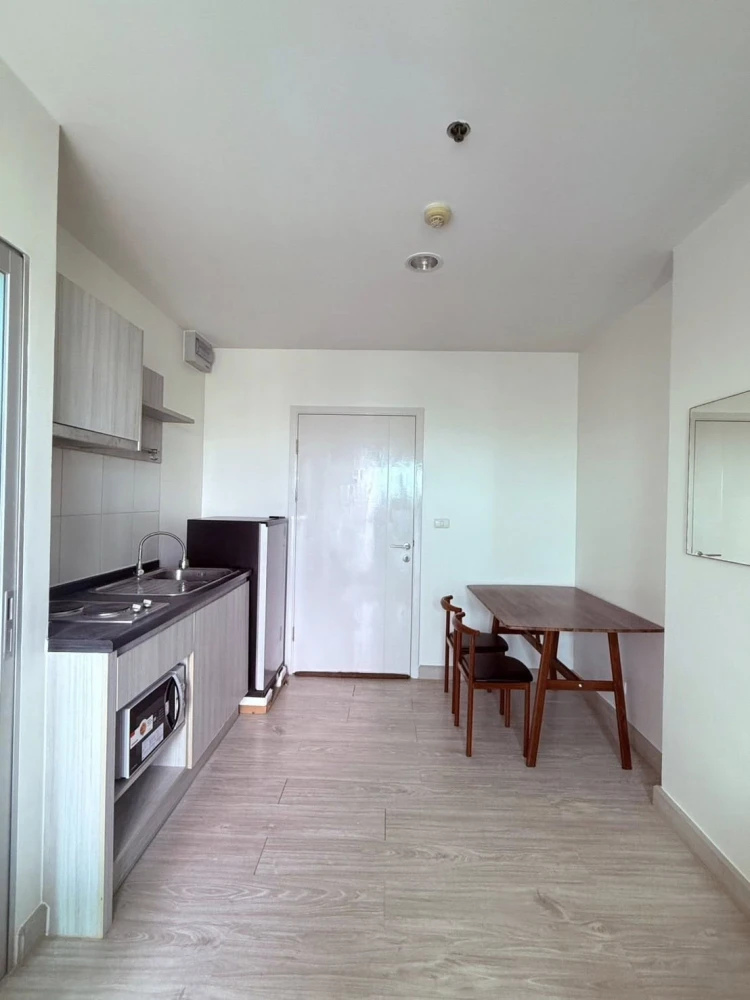 Condo for rent at Aspire Ngamwongwan. The unit is well-partitioned with separate zones, offering great value. Book now!