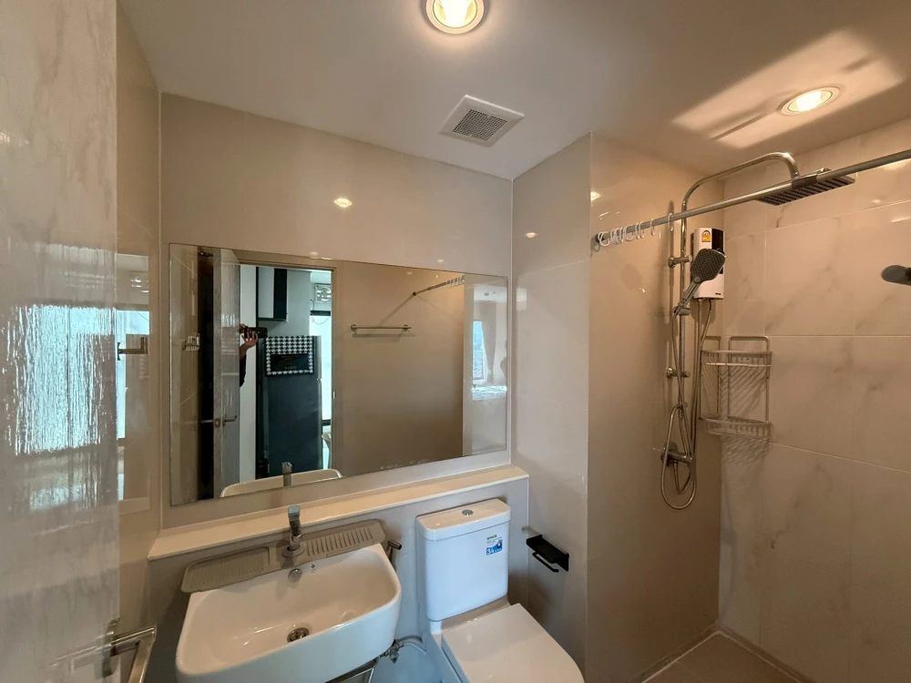 Condo for rent, Aspire Erawan Prime, fully furnished with high-quality built-in features. Excellent value! Don't miss this opportunity.