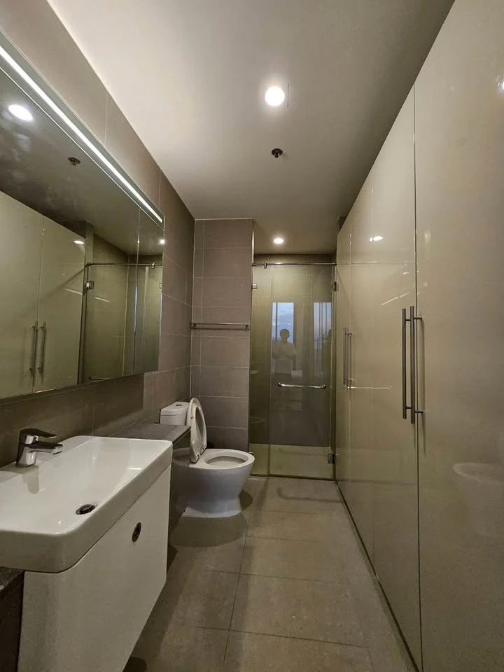 Condo for rent, Noble Ploenchit. Nice unit, fully furnished with appliances, 41st floor with great views. Book today! Don't miss out!