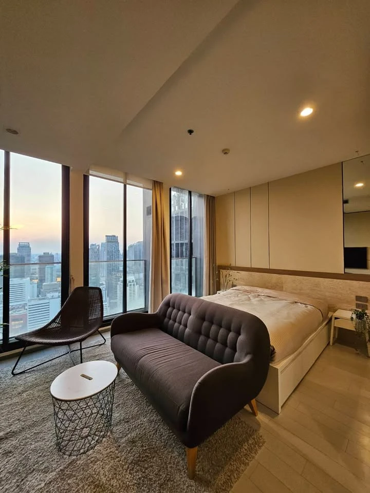 Condo for rent, Noble Ploenchit. Nice unit, fully furnished with appliances, 41st floor with great views. Book today! Don't miss out!