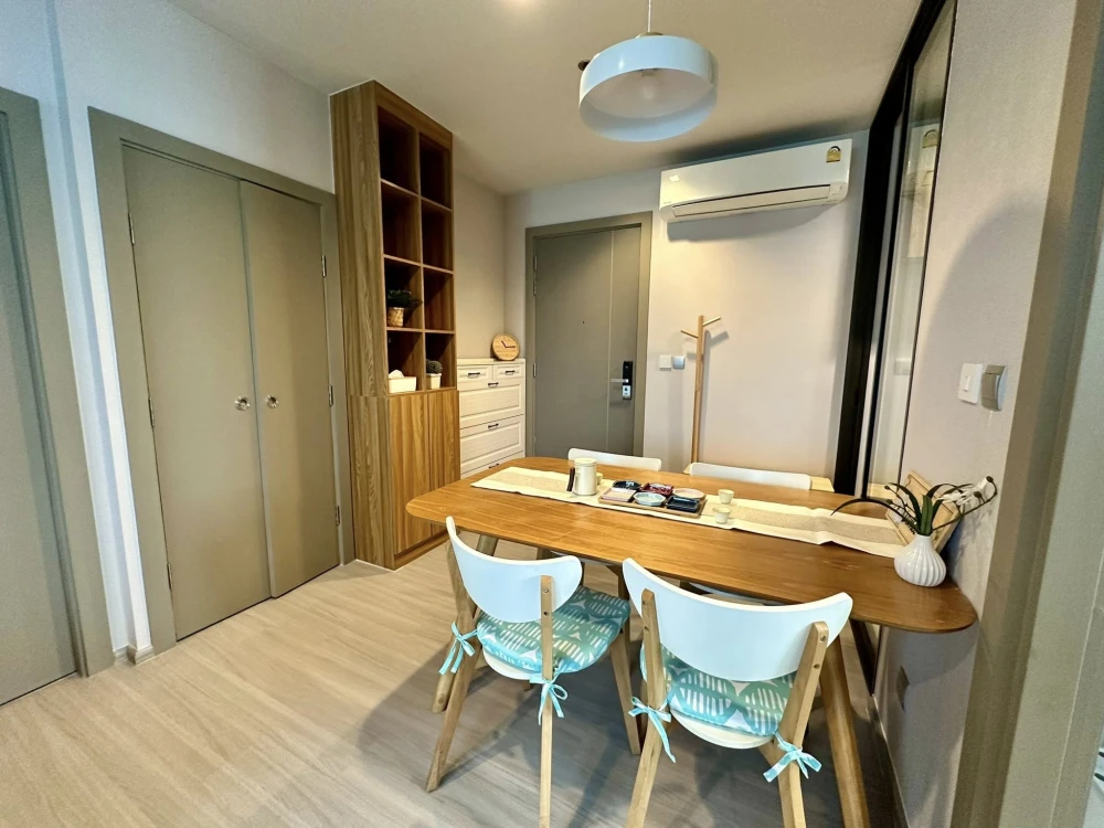 Condo for rent, Life Asoke Rama 9, decorated in Japanese Zen style, built-in wooden furniture, warm atmosphere, reserve now!