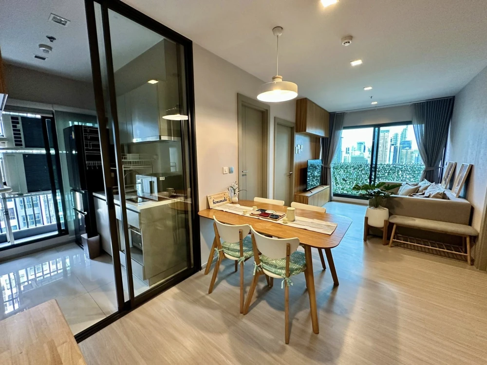 Condo for rent, Life Asoke Rama 9, decorated in Japanese Zen style, built-in wooden furniture, warm atmosphere, reserve now!