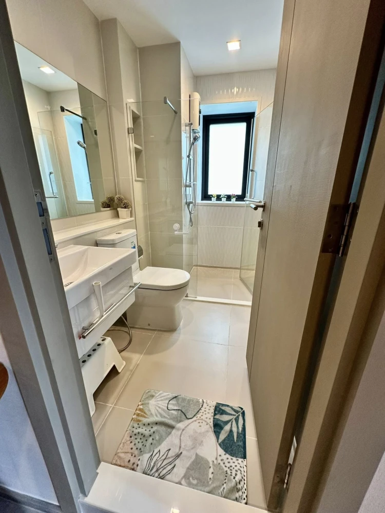 Condo for rent, Life Asoke Rama 9, decorated in Japanese Zen style, built-in wooden furniture, warm atmosphere, reserve now!