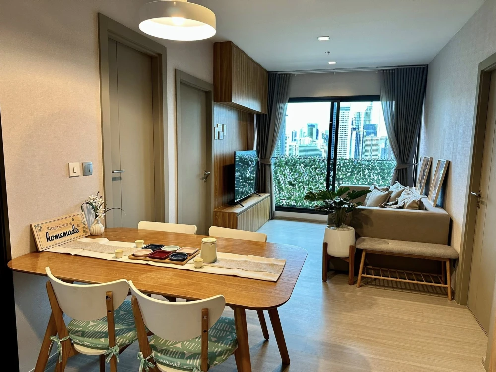 Condo for rent, Life Asoke Rama 9, decorated in Japanese Zen style, built-in wooden furniture, warm atmosphere, reserve now!