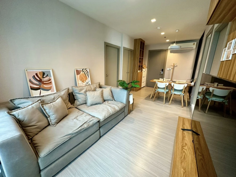 Condo for rent, Life Asoke Rama 9, decorated in Japanese Zen style, built-in wooden furniture, warm atmosphere, reserve now!