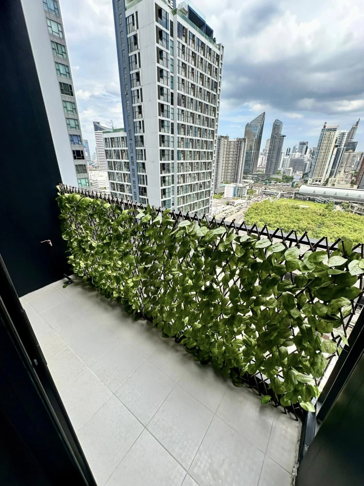 Condo for rent, Life Asoke Rama 9, decorated in Japanese Zen style, built-in wooden furniture, warm atmosphere, reserve now!
