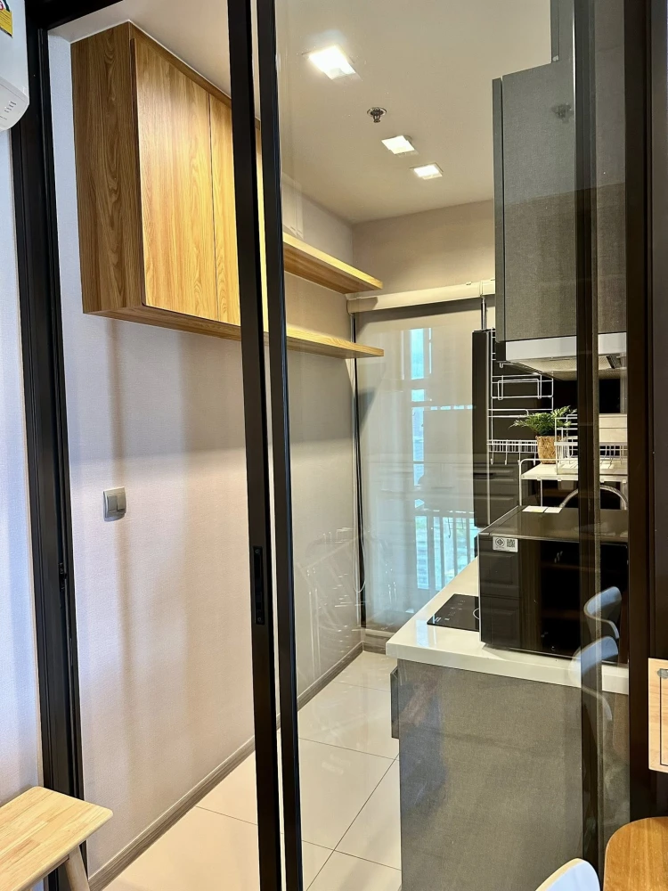 Condo for rent, Life Asoke Rama 9, decorated in Japanese Zen style, built-in wooden furniture, warm atmosphere, reserve now!