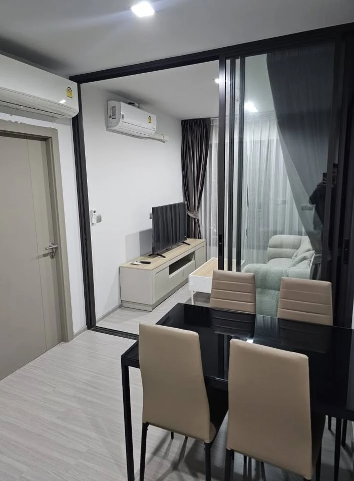 Condo for rent, Life Asoke Rama 9. Spacious and comfortable unit with full furnishings and appliances. Just bring your personal belongings and move in