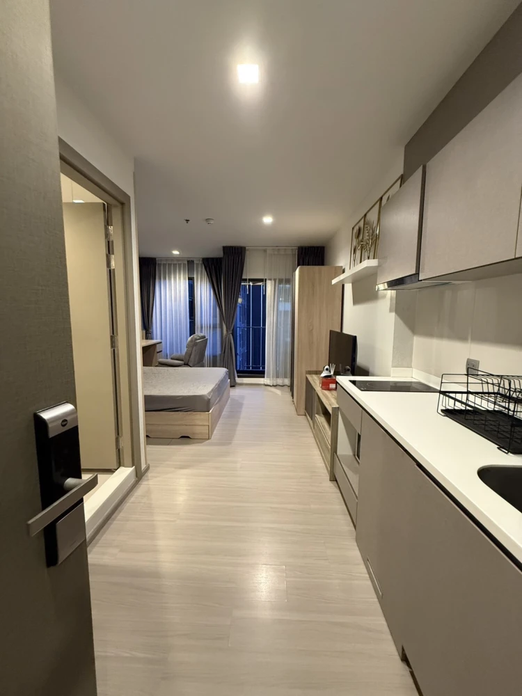 Condo for rent, Life Asoke-Rama 9. Nice room, fully furnished with appliances. Just bring your belongings and move in! You won't want to miss this!