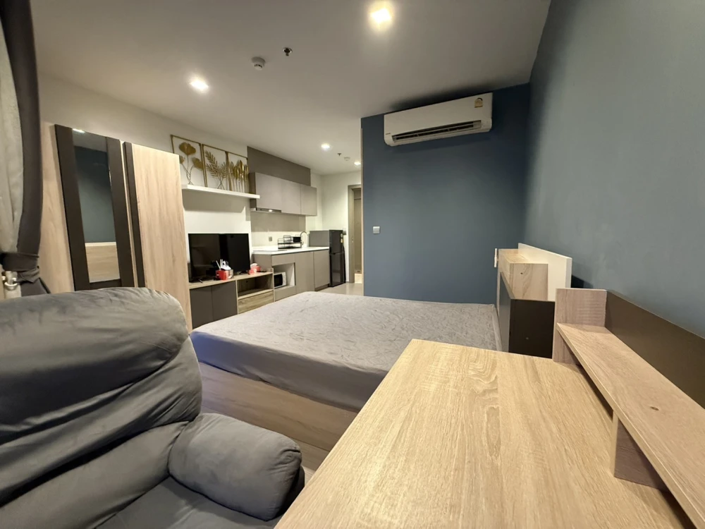 Condo for rent, Life Asoke-Rama 9. Nice room, fully furnished with appliances. Just bring your belongings and move in! You won't want to miss this!