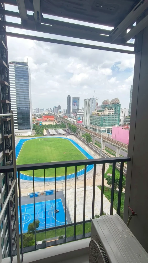 Condo for rent Life Asoke, nice room, 17th floor, garden view, comes with full facilities, hurry to reserve