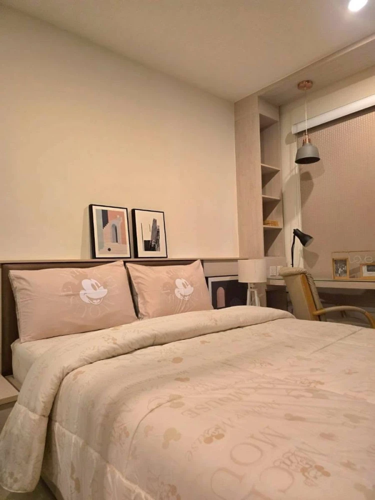 Condo for rent, Life Asoke. Fully furnished unit with separate bedroom and kitchen, clearly divided spaces. Book now!