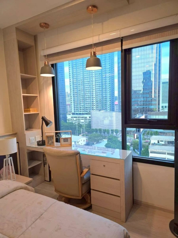 Condo for rent, Life Asoke. Fully furnished unit with separate bedroom and kitchen, clearly divided spaces. Book now!
