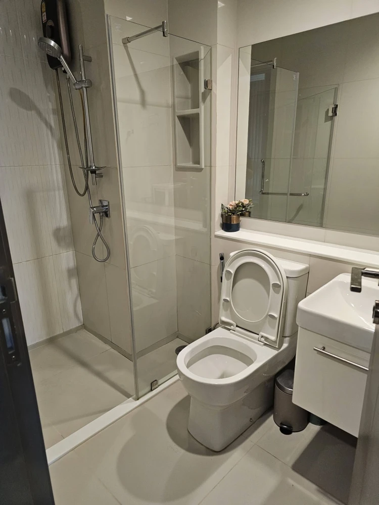 Condo for rent, Life Asoke Hype, fully furnished, 14th floor. Great height, great price. Don't miss this opportunity!