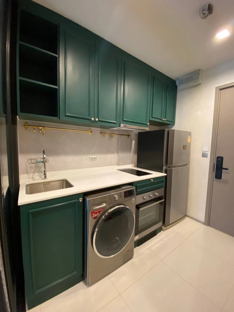 Condo for rent, Life Asoke Hype, fully furnished, 14th floor. Great height, great price. Don't miss this opportunity!