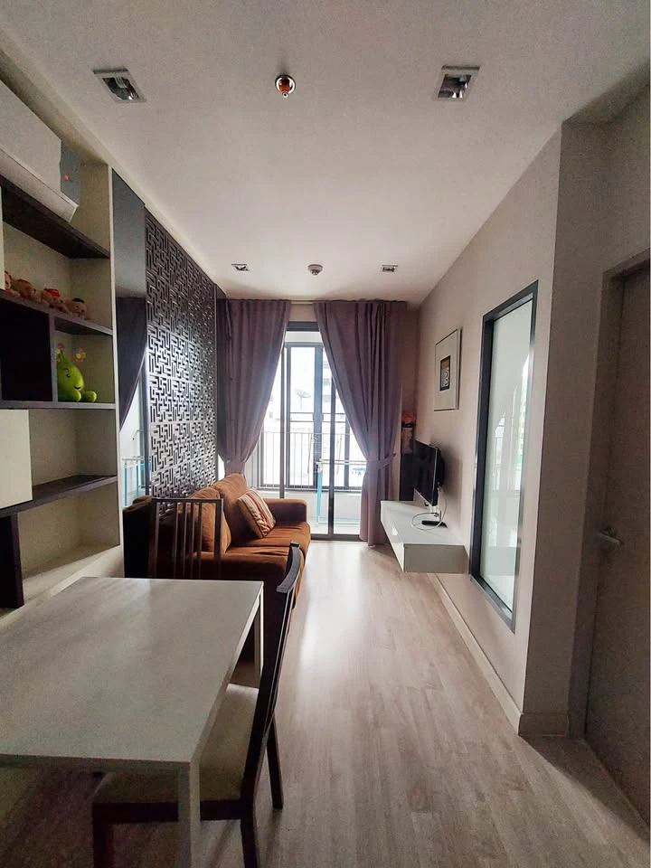 Condo for rent, Ideo Phayathai, spacious room, ready to move in, built-in in the room, just bring your bags and come right away.