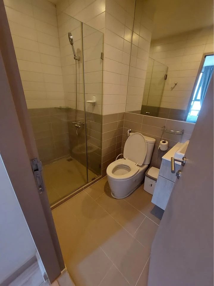 Condo for rent, Ideo Phayathai, spacious room, ready to move in, built-in in the room, just bring your bags and come right away.