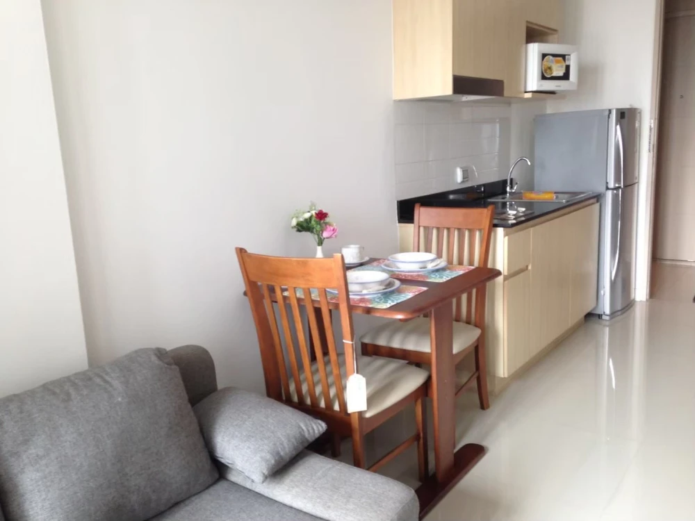Condo for rent, Ideo Ratchada-Huai Khwang. Nice unit on the 18th floor with a great view. Excellent value. Don't miss out!