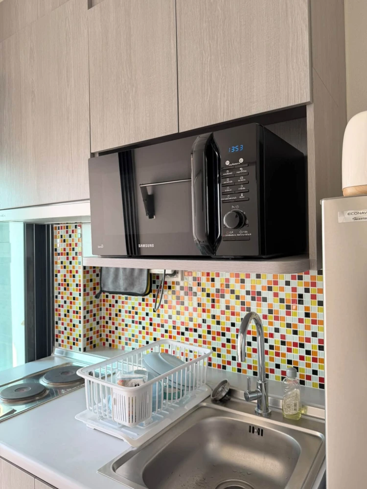 Condo for rent at Ideo Sathorn-Tha Phra: a compact unit with fully optimized functionality. Features Japanese-style decor with a warm, soothing color
