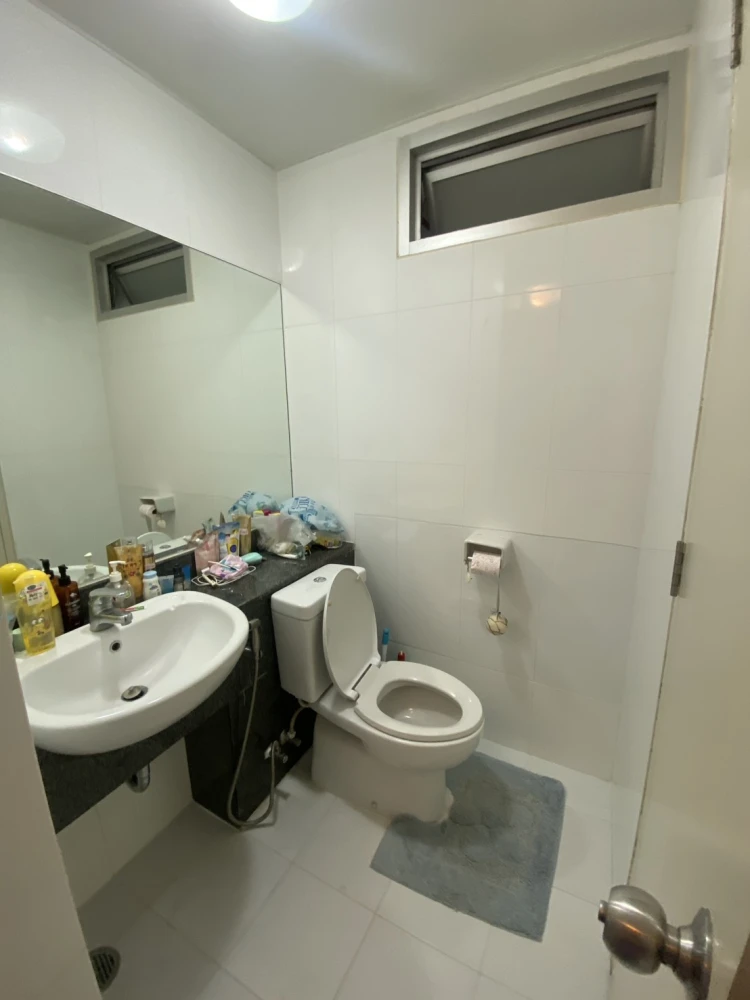 Condo for rent: The Parkland Srinakarin Lakeside, corner room with privacy, lots of usable space, come and reserve now.