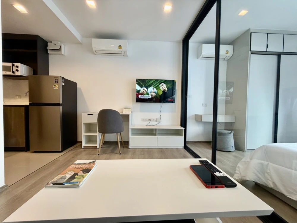 High-Floor Condo for RENT - Cozy 33 sq.m., 28th Floor (Building B), Fully Furnished with Sofa Bed & Dedicated Work Desk, Essential Appliances Included