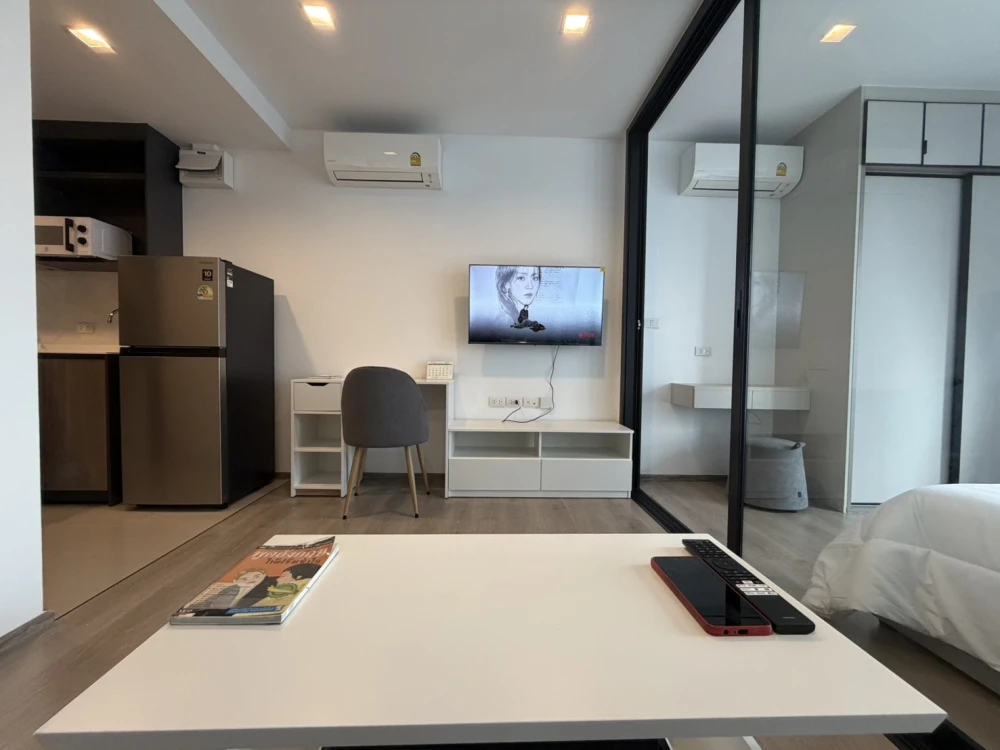 High-Floor Condo for RENT - Cozy 33 sq.m., 28th Floor (Building B), Fully Furnished with Sofa Bed & Dedicated Work Desk, Essential Appliances Included