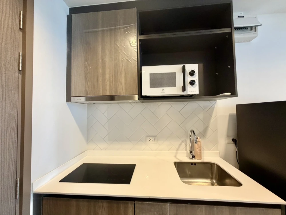 High-Floor Condo for RENT - Cozy 33 sq.m., 28th Floor (Building B), Fully Furnished with Sofa Bed & Dedicated Work Desk, Essential Appliances Included