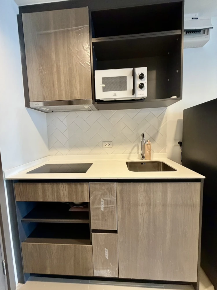 High-Floor Condo for RENT - Cozy 33 sq.m., 28th Floor (Building B), Fully Furnished with Sofa Bed & Dedicated Work Desk, Essential Appliances Included