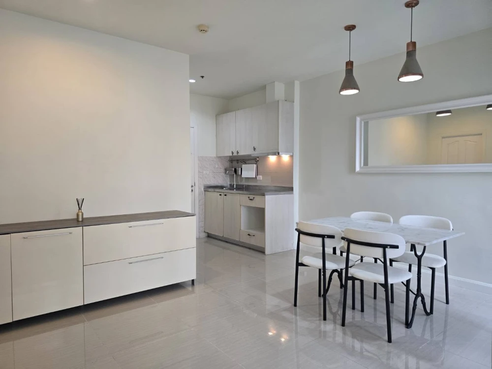 Condo for rent on the Chao Phraya River, Manor Sanambinnam. Private unit, no adjacent rooms. Book now, don't miss out!
