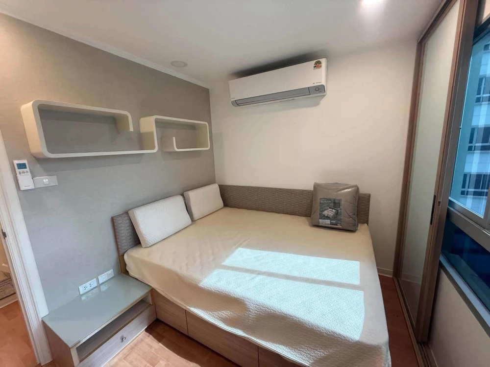 Condo for Rent: Lumpini Ville Cultural Center. Spacious 2-bedroom, 2-bathroom unit featuring full built-in furnishings throughout. Elegant, fully deco images