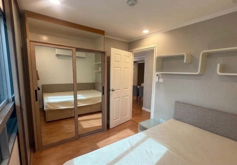 Condo for Rent: Lumpini Ville Cultural Center. Spacious 2-bedroom, 2-bathroom unit featuring full built-in furnishings throughout. Elegant, fully deco