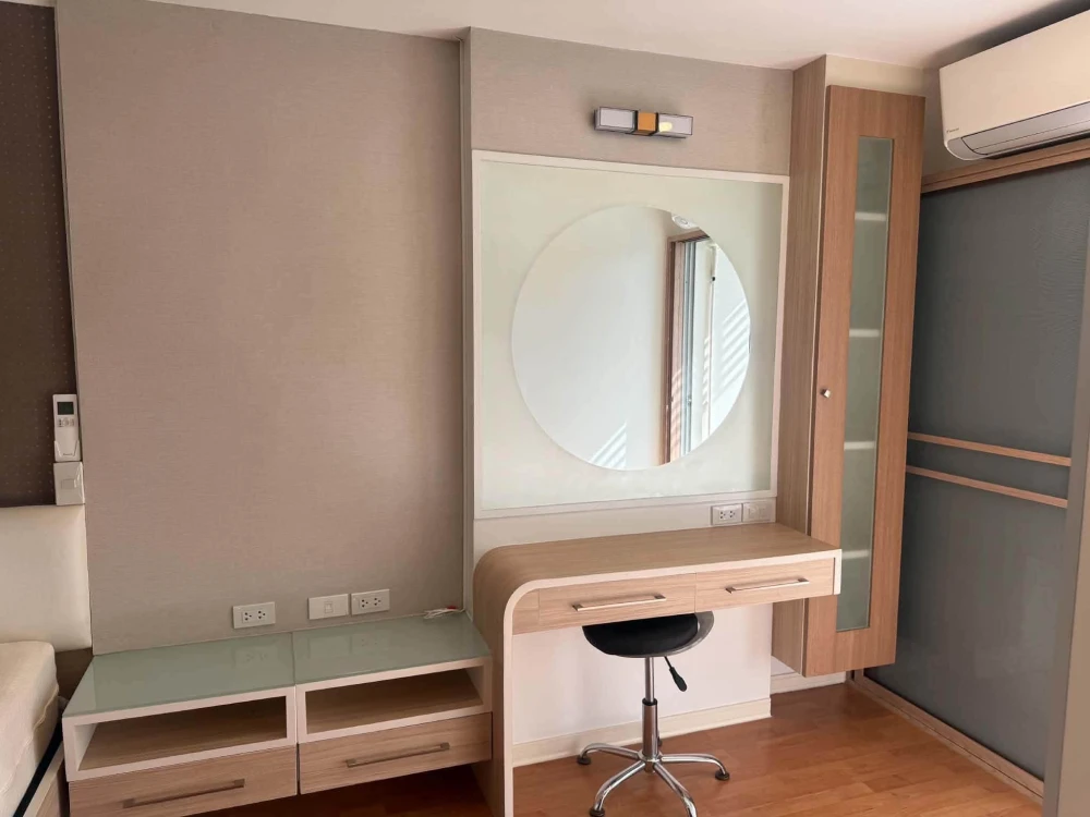 Condo for Rent: Lumpini Ville Cultural Center. Spacious 2-bedroom, 2-bathroom unit featuring full built-in furnishings throughout. Elegant, fully deco