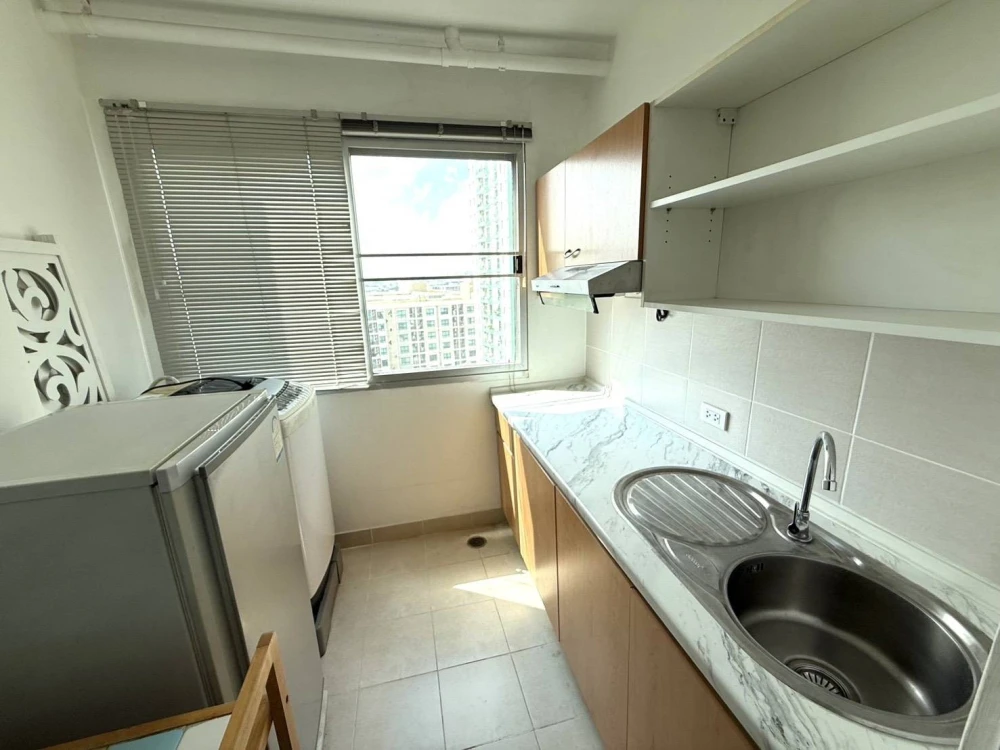 Condo for rent Supalai Park Kaset, 9th floor, Building B, pool view, complete with electrical appliances, don't miss it!