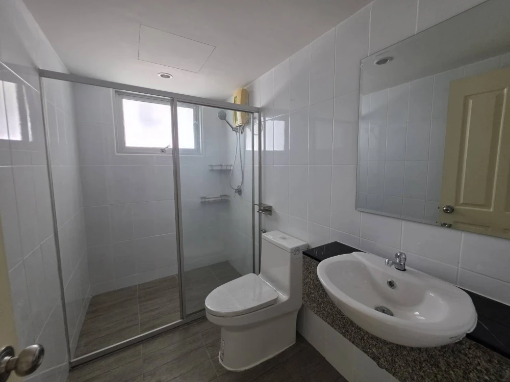 Condo for rent Supalai Park Kaset, 2 bedrooms, Building A, 2 parking spaces, complete electrical appliances, ready to move in.